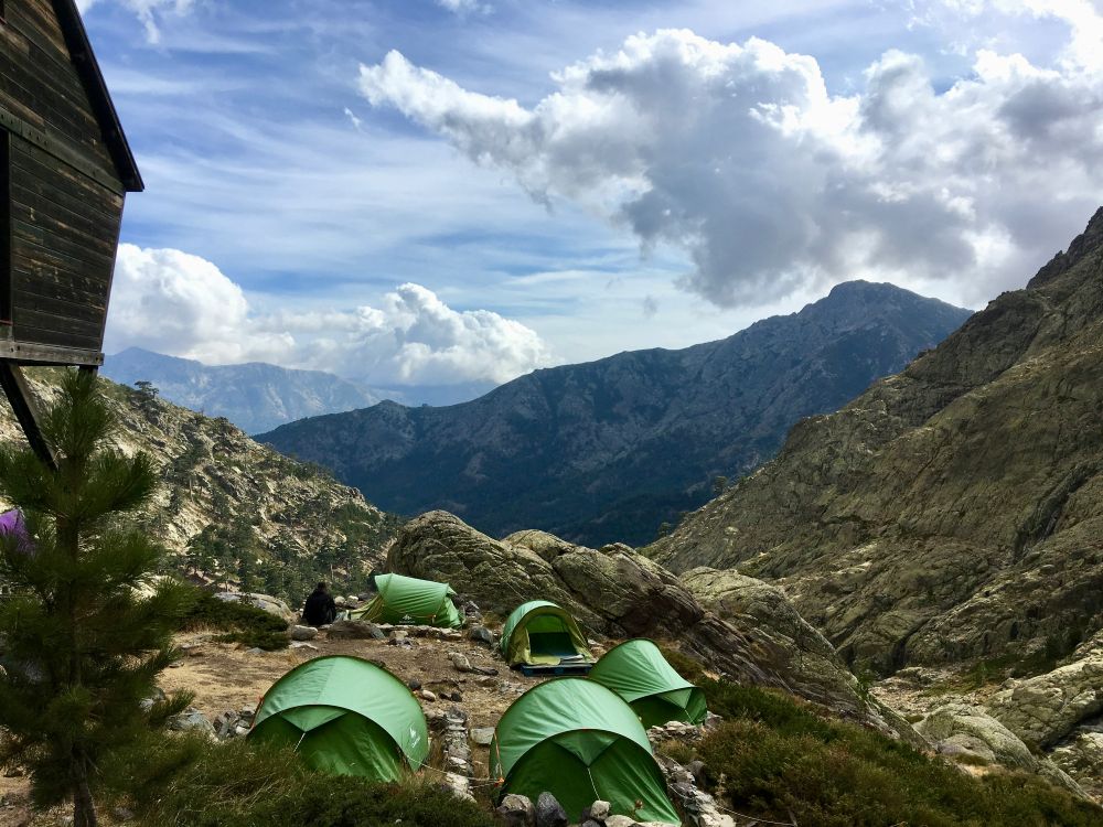 Aire de bivouac à côté d'une bergerie