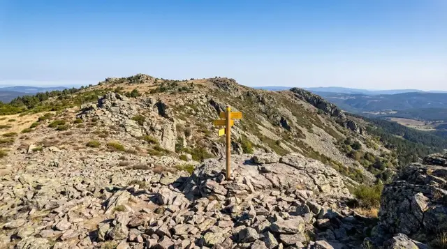 Terrain rocailleux au Mont-Lozère